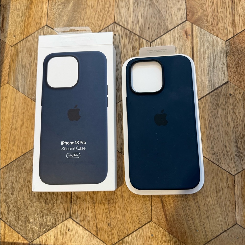 Apple iPhone 13 Pro Silicone Case - Abyss Blue